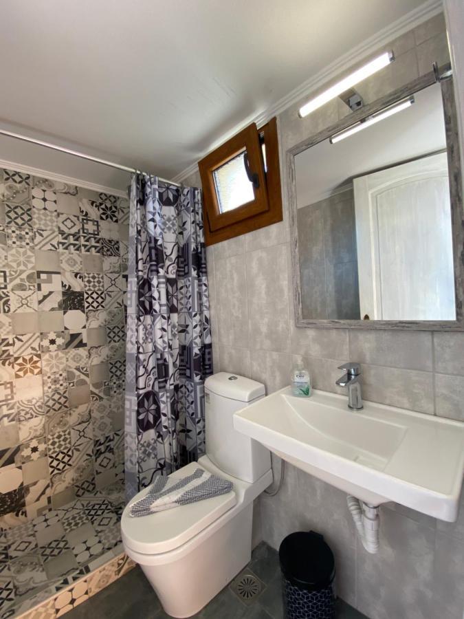 פטרה Roxani Studios-Apartments מראה חיצוני תמונה