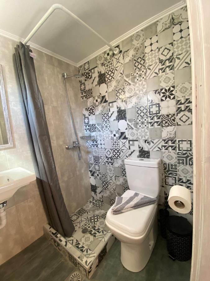 פטרה Roxani Studios-Apartments מראה חיצוני תמונה