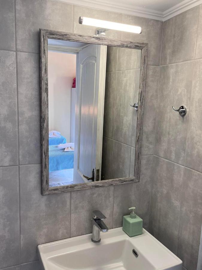 פטרה Roxani Studios-Apartments מראה חיצוני תמונה