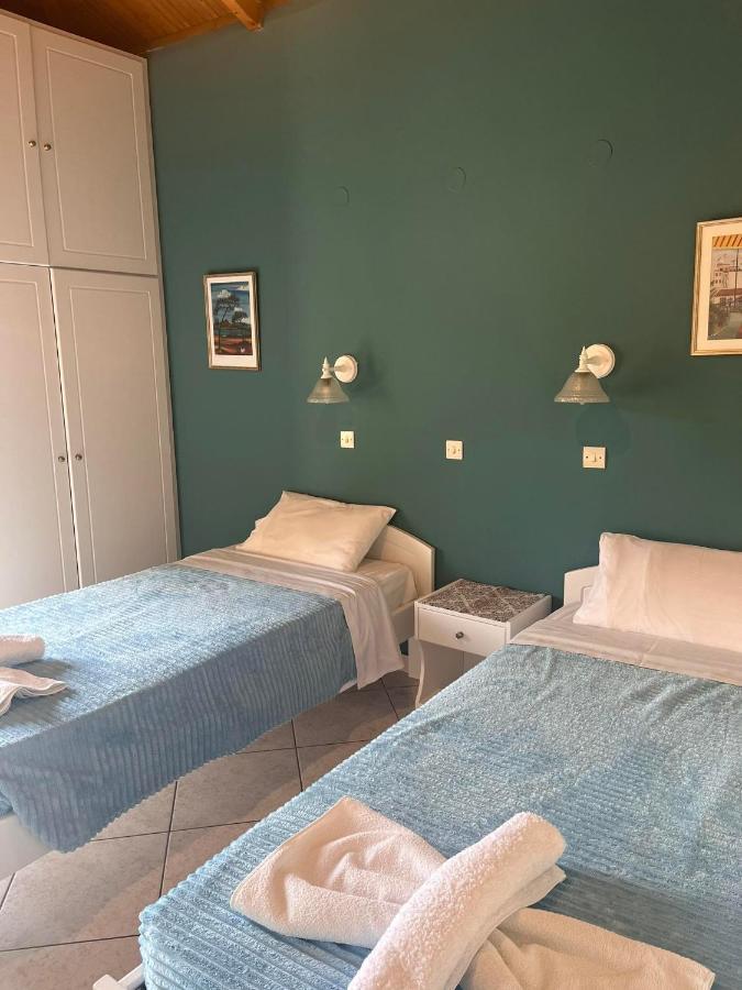 פטרה Roxani Studios-Apartments מראה חיצוני תמונה