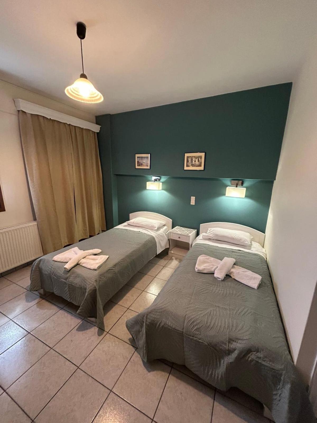 פטרה Roxani Studios-Apartments מראה חיצוני תמונה