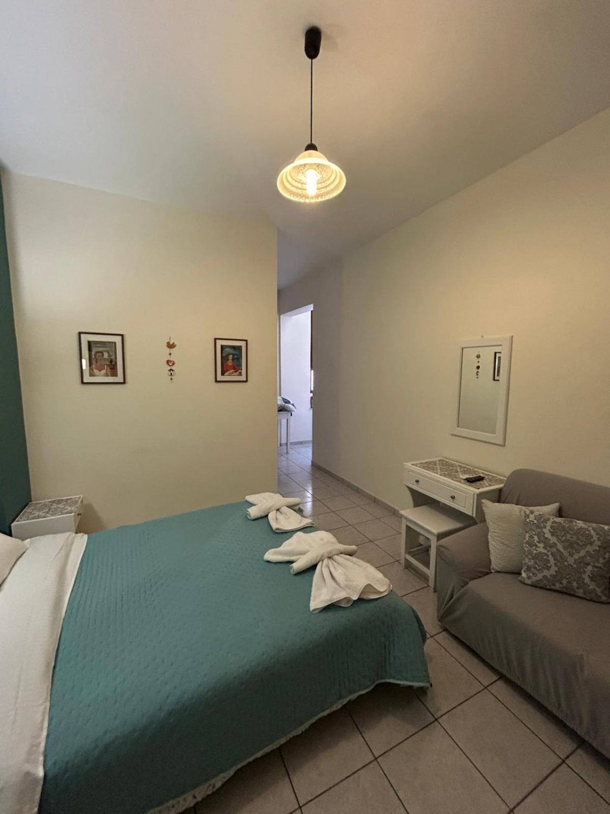 פטרה Roxani Studios-Apartments מראה חיצוני תמונה